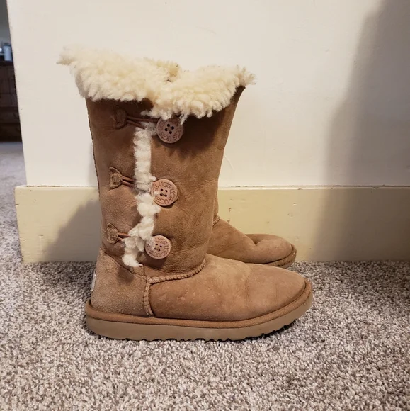 Authentic Ugg designer tall Triple Bailey Button boots sz 3 in good condition - Picture 3 of 14